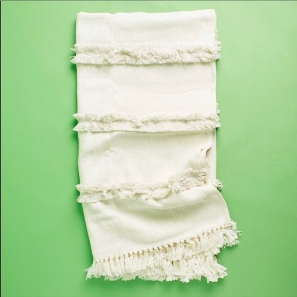 Uncommon James Handmade 100% Cotton Fringe Throw - Picture 3 of 5
